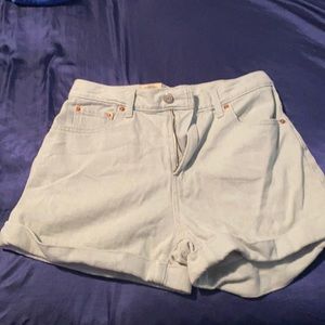 Levi’s mom shorts